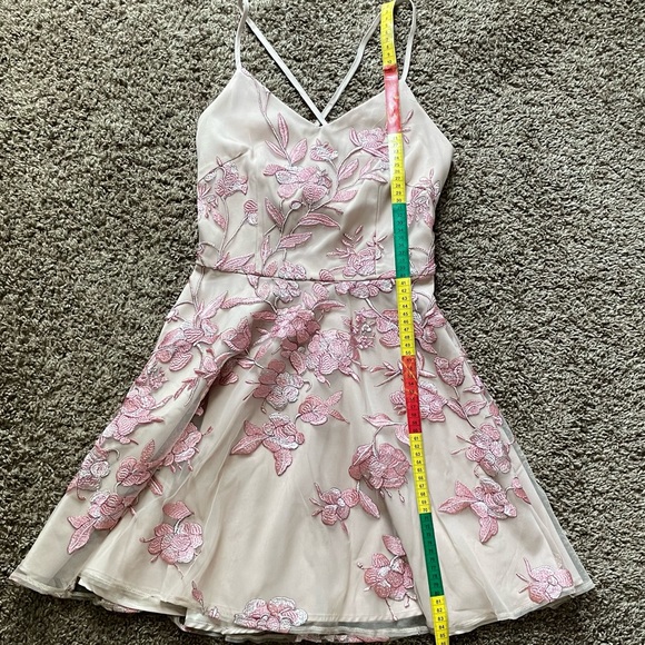 Two Sisters Jaus Women’s The Sassy Dress - Picture 14 of 14